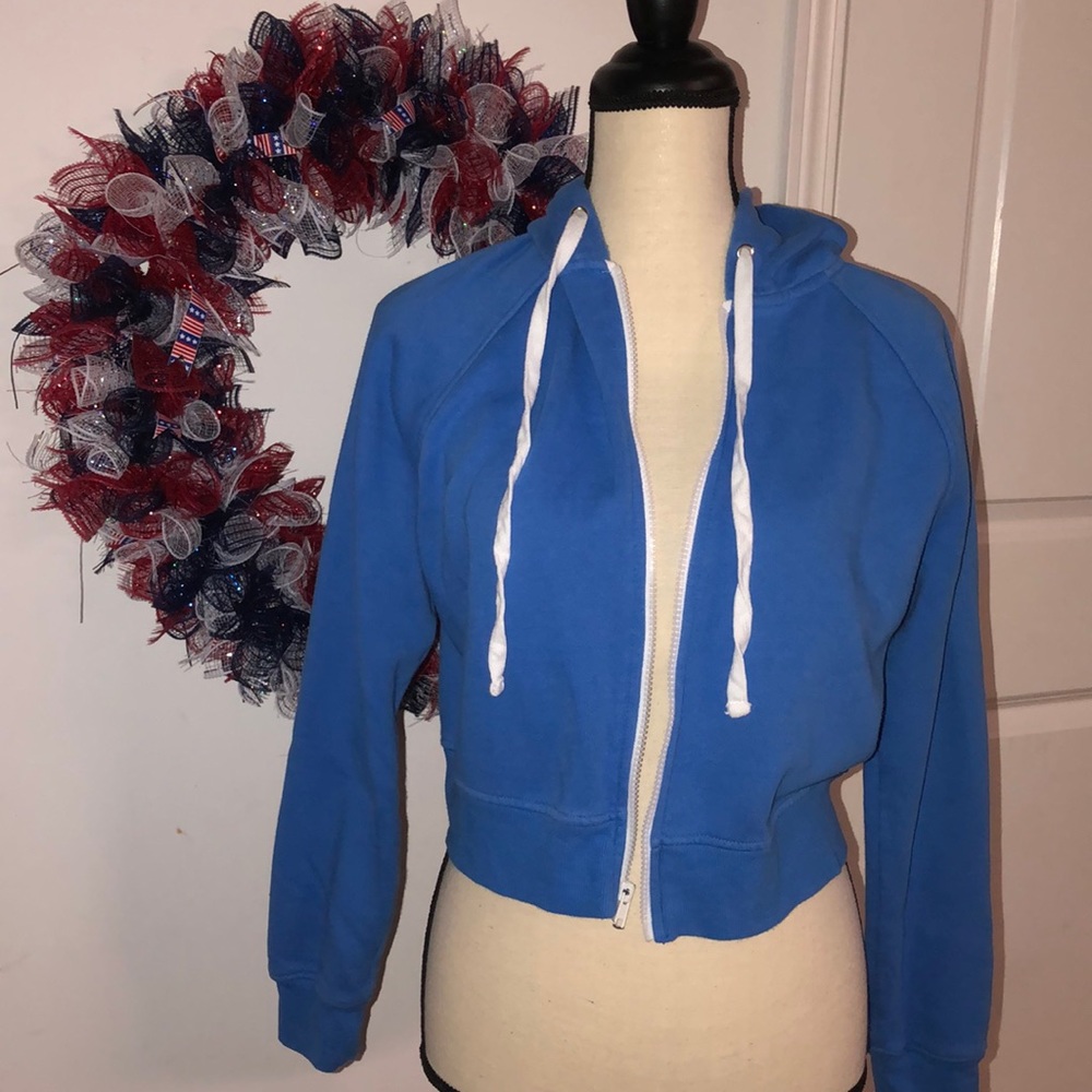 WILD FABLE SIZE SMALL CROPPED HOODIE